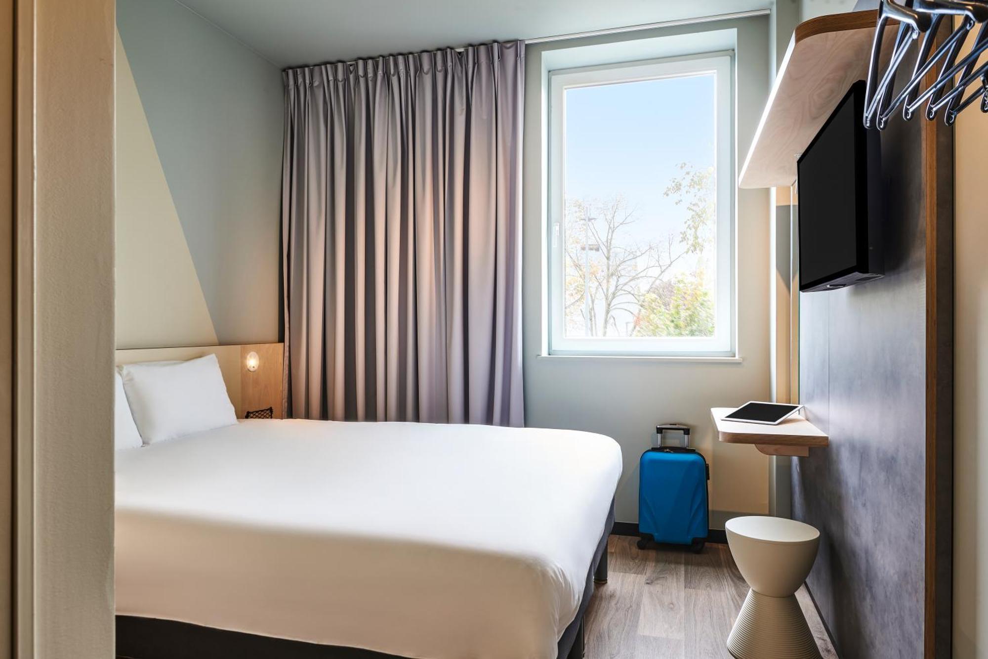 Hotel Ibis Budget Nantes Ouest Atlantis Coueron Экстерьер фото
